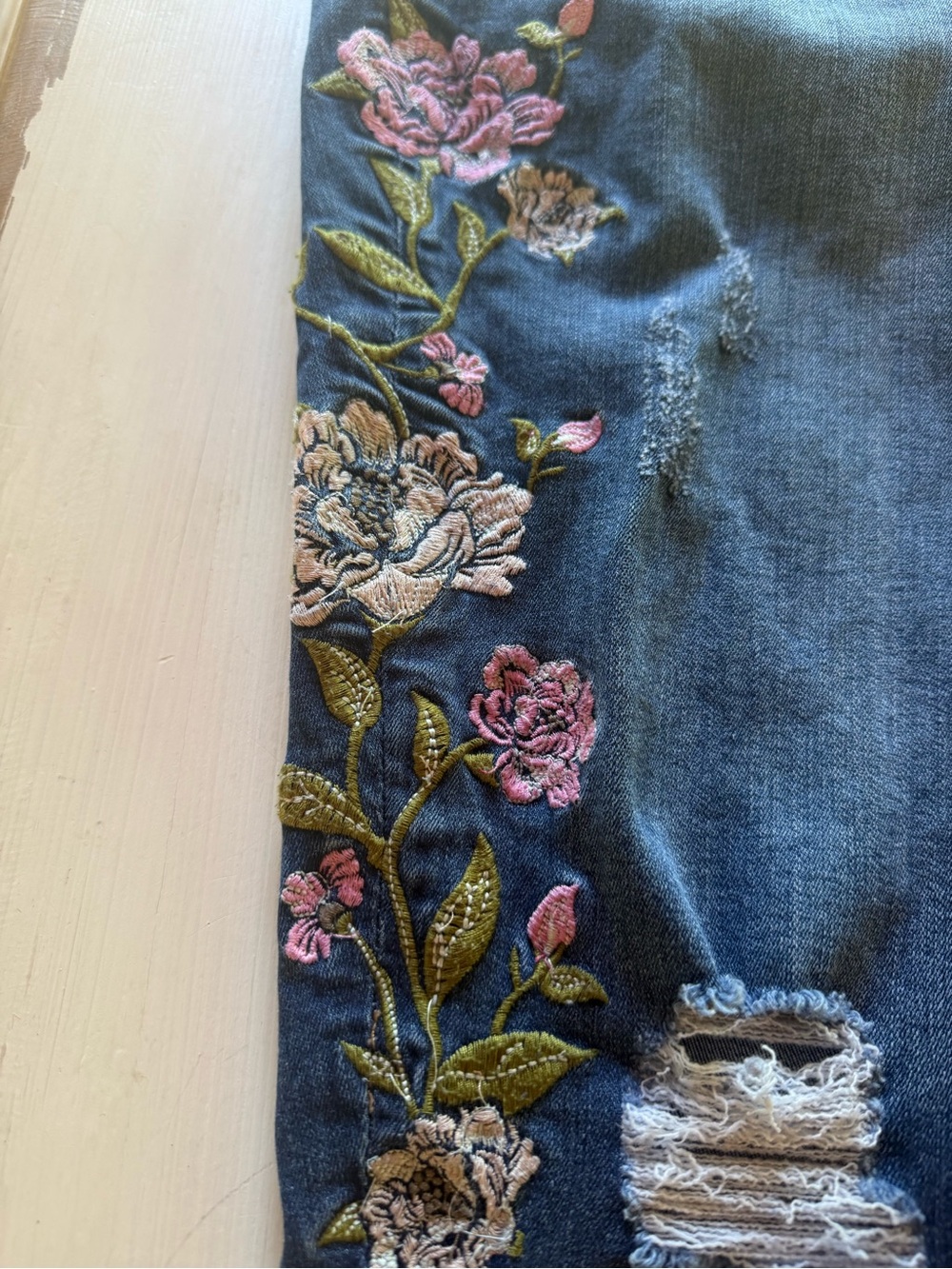 Melissa McCarthy Seven7 Embroidered Floral Distressed Cropped Jean Plus Size 20W - Picture 8 of 15